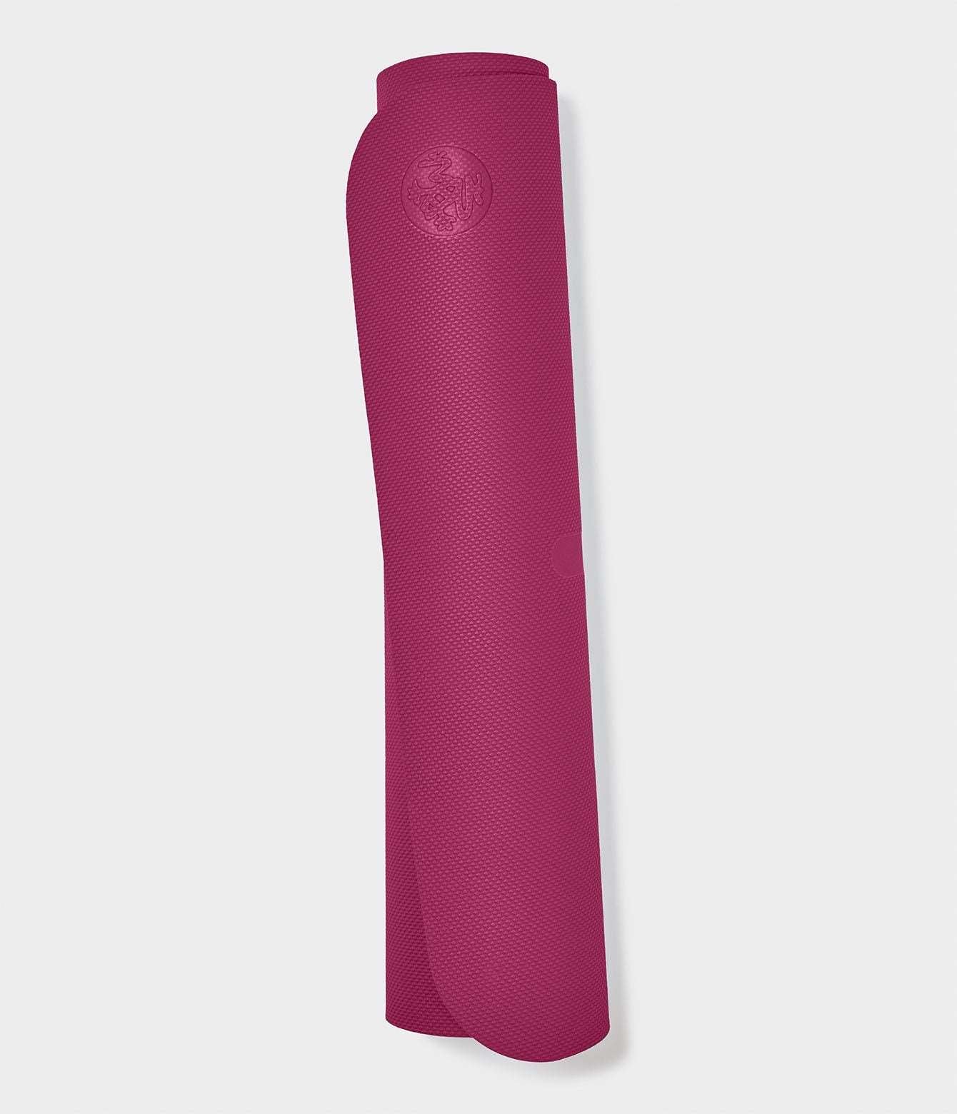 dark pink rose manduka begin tapis yoga mat
