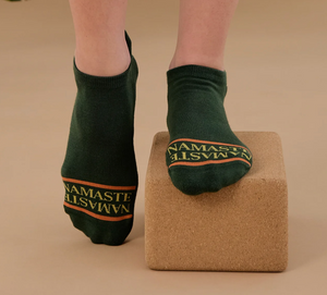 chaussettes socks grip antidérapantes pointe studio yoga pilates namaste vert